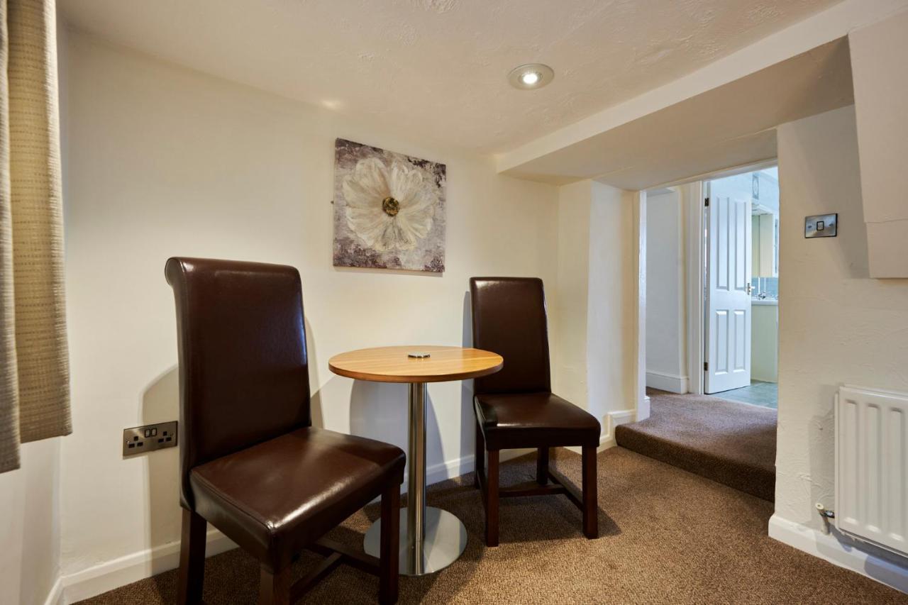 The Old Ginn House Inn Great Clifton Extérieur photo